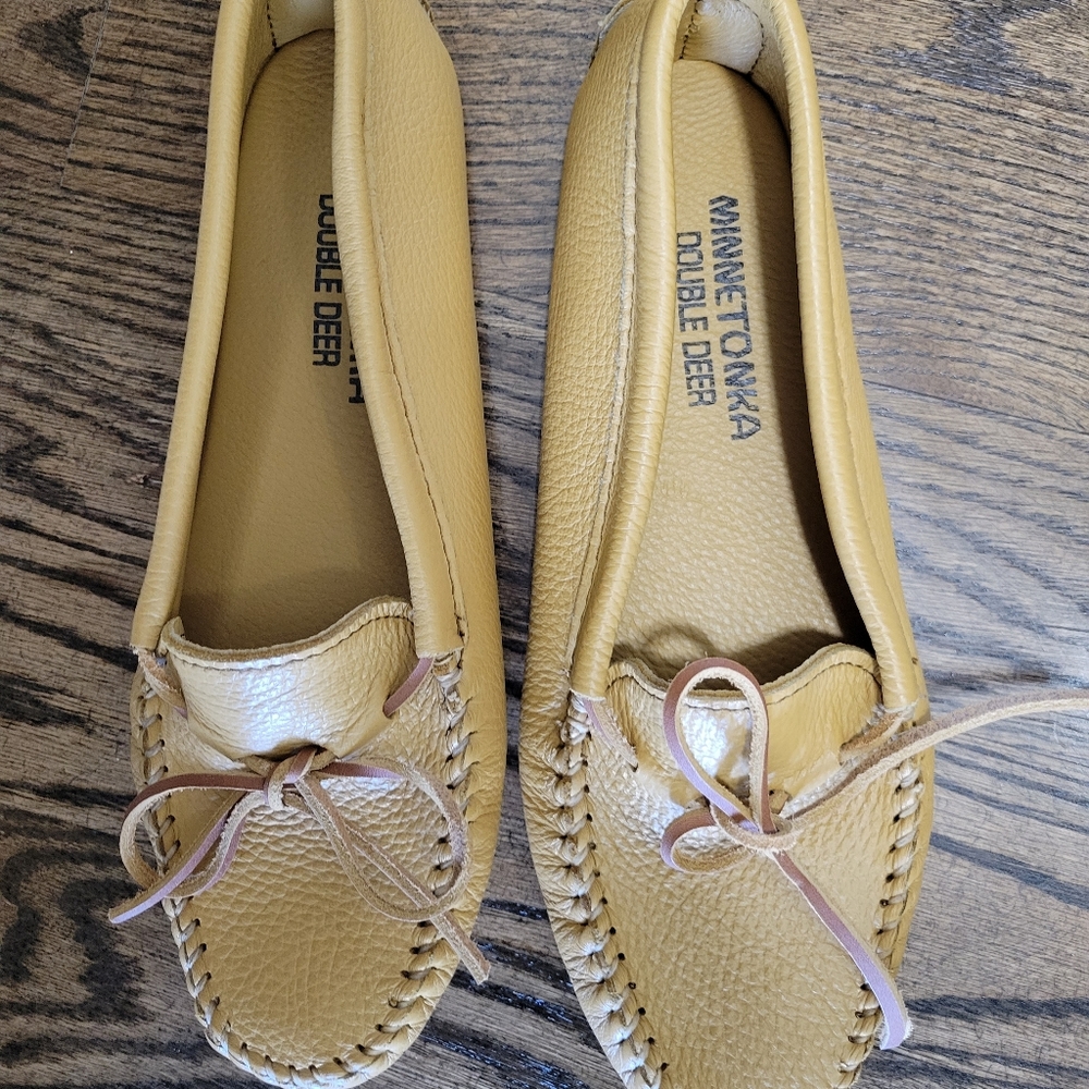 Minnetonka deer skin slipper